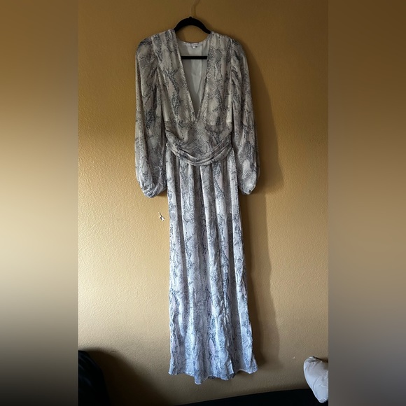 Olivaceous Gray Animal Print Women’s Dress - Size Small - Picture 4 of 12